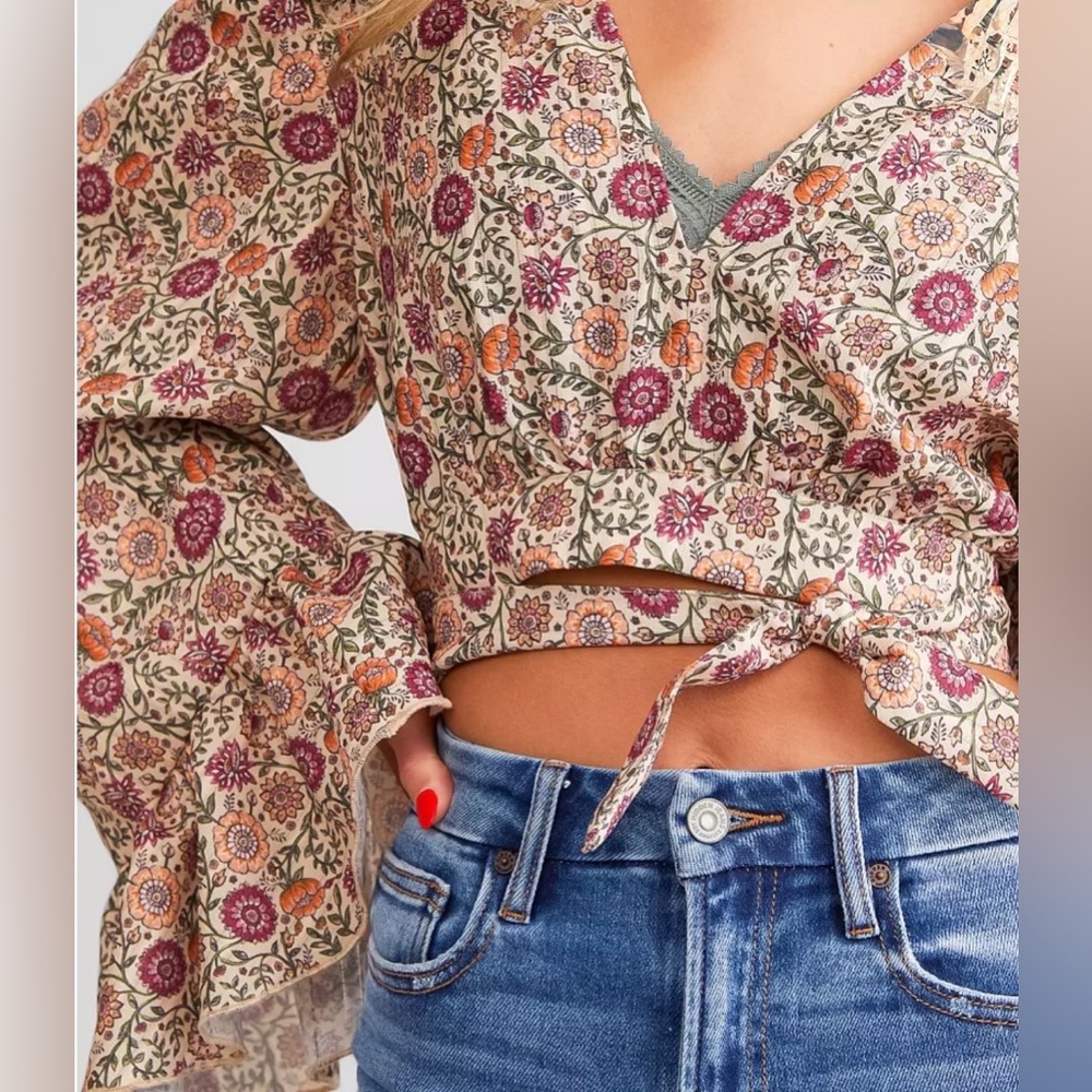GIMMICKS Floral Wrap Top - Picture 4 of 12